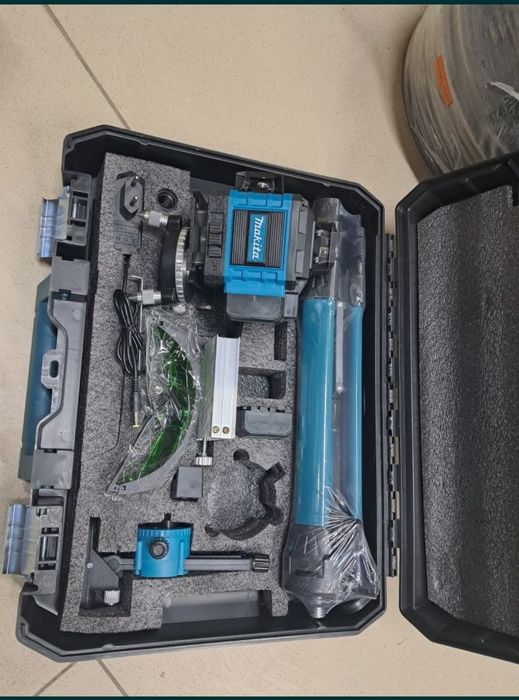 Продам лазерный нивелир Makita