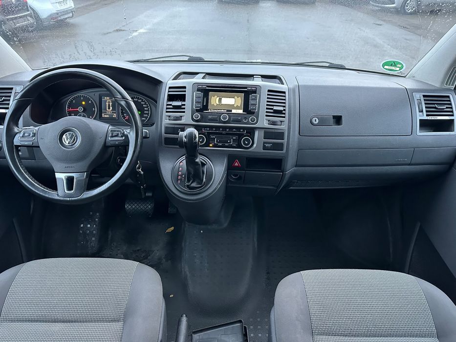 Vw Caravelle T5 Facelift fab. 2012. Motor 2.0tdi biturbo 180cp 4motion Automat DSG. 7+1 locuri. Faruri led