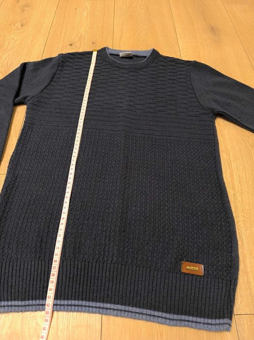 Отличен тъмносин пуловер за момче, размер 152.