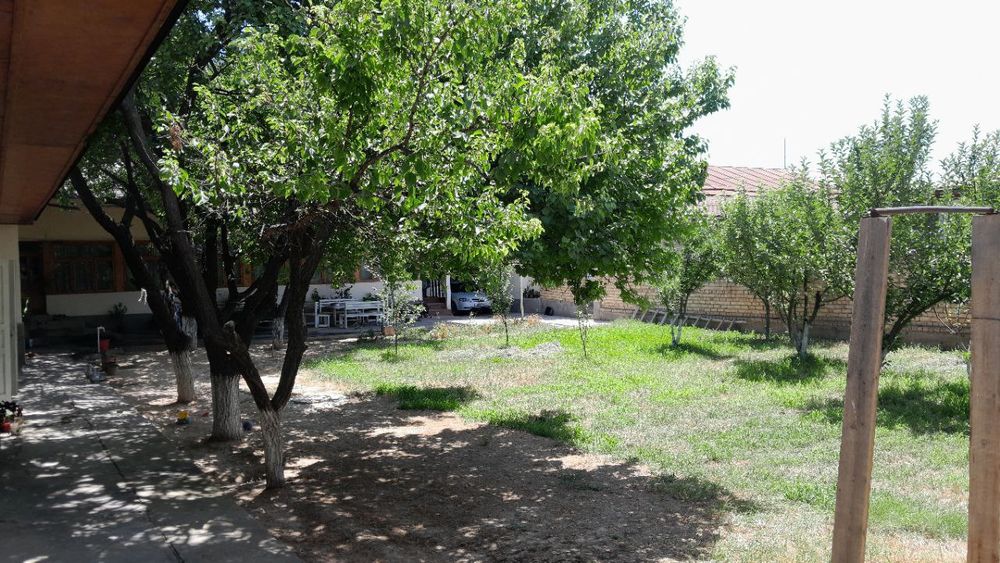 Nazarbek Turkiston Saxovatdan 8 sotix 9 xonali uchastka sotiladi