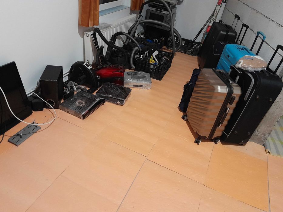 aspiratoare,cuptoare,troler,telefoane,bancâ abdomene,styeper ,voane,laptopschiuri