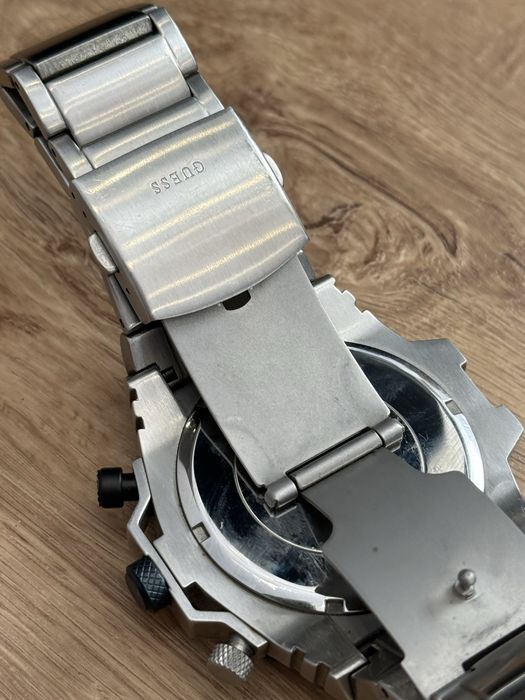 Часовник Guess GW0324G1