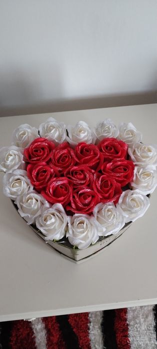 Vând aranjamente flori