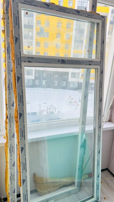 Продам дверь и окно на балкон