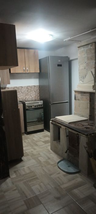 Inchiriez apartament la casa