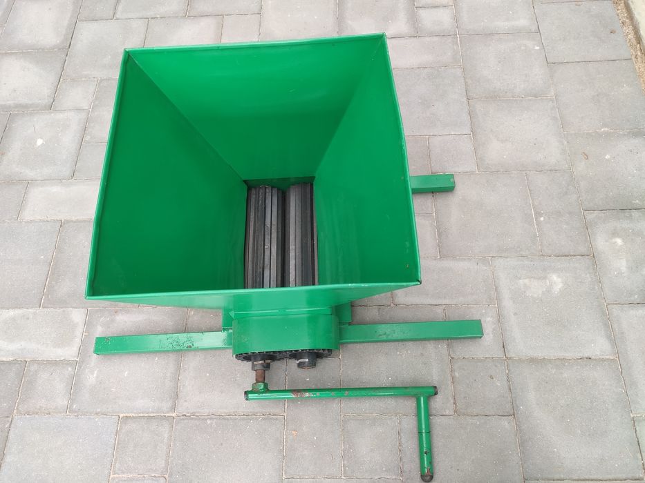 Ръчна гроздомелачка