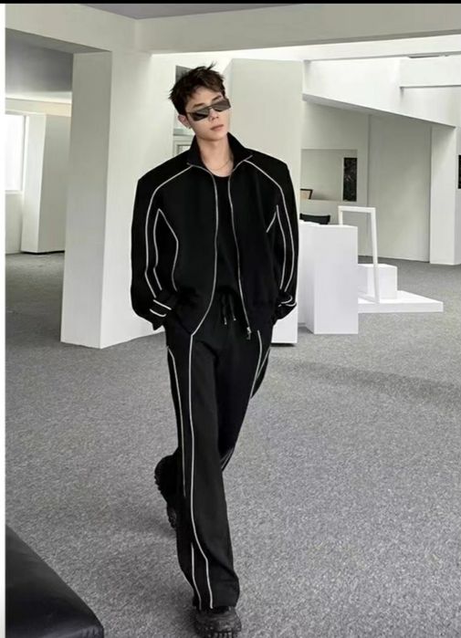 Продается спортивный костюм