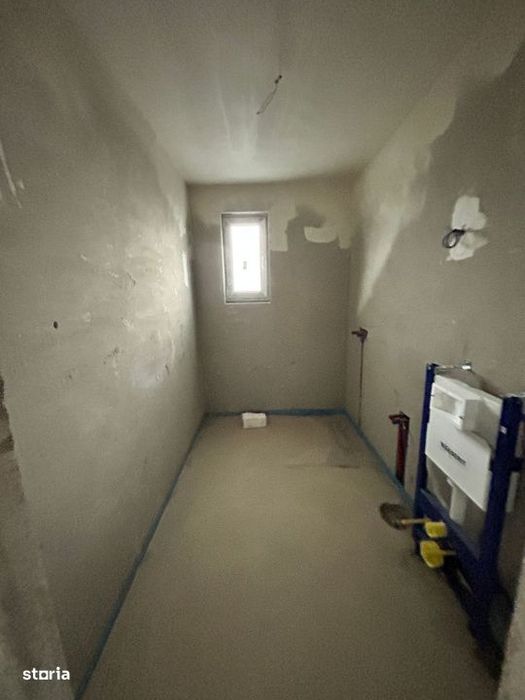 Apartament 3 camere, 62 mp, terasa 75 mp, semifinisat, zona Teilor