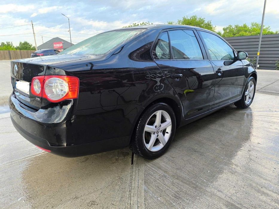 Vând Volkswagen Jetta 1.6 TDI, 10/2009