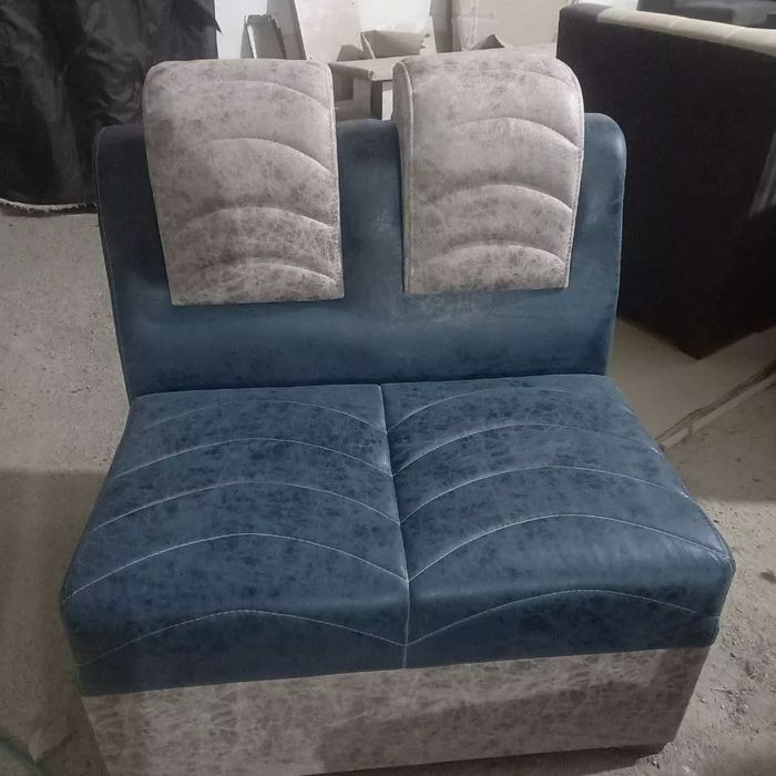 Кухонный уголок 2 пуфик