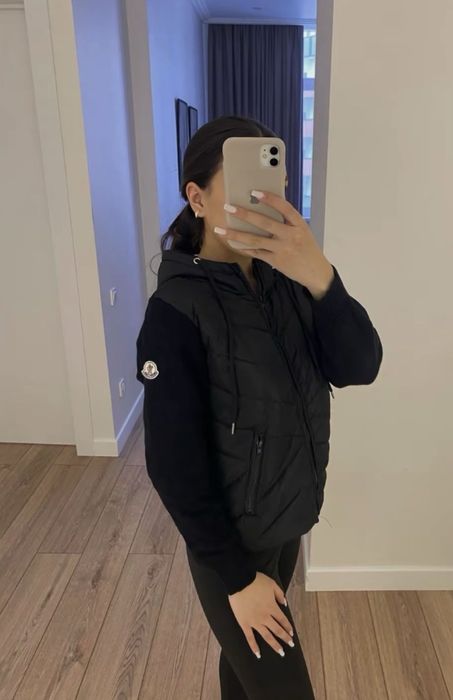 Moncler куртка продам