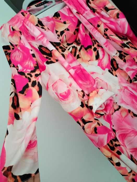 Compleu elegant satinat cu peplum si floare, marimea 40