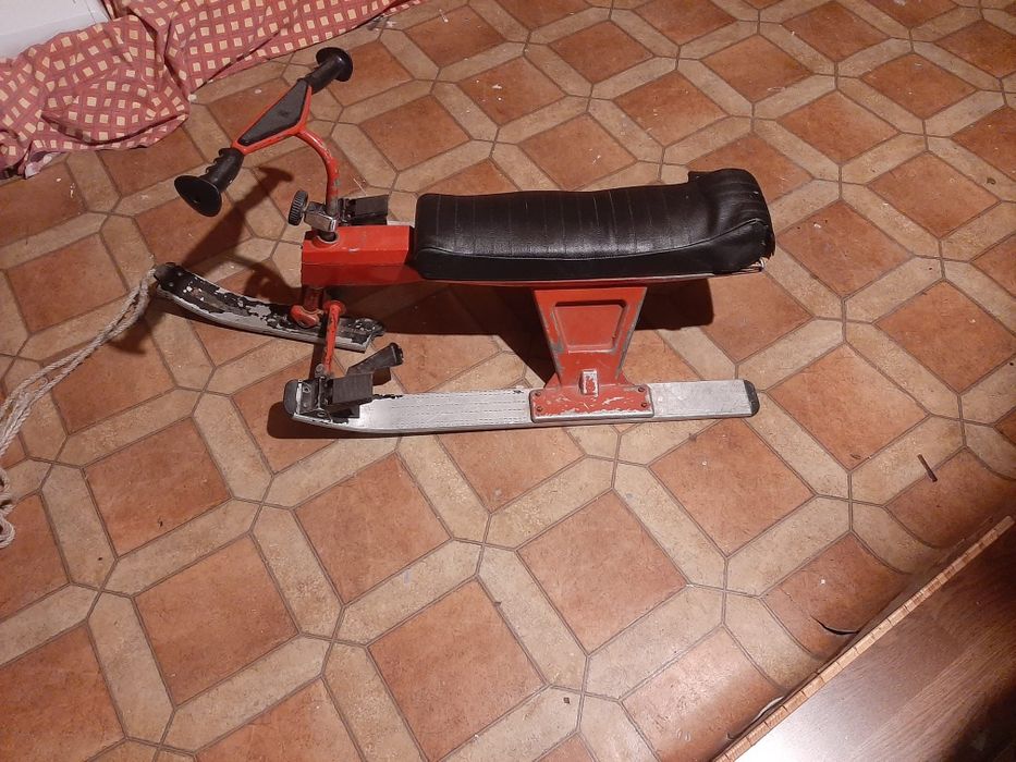 Vând schi bob folosit