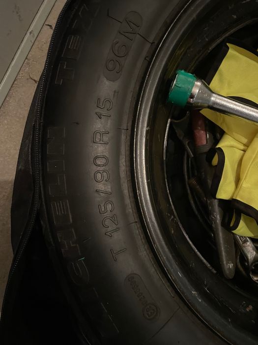 Резервна гума 15 цола 125/90 R15 и принадлежности за кола аксесоари инструменти
