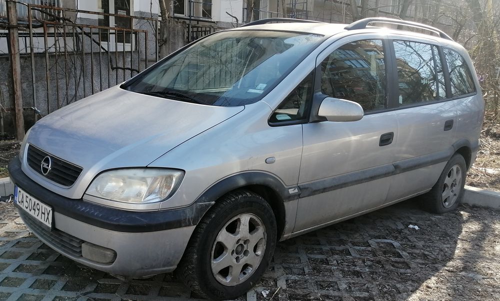 Opel zafira A цяла за части или ремонт