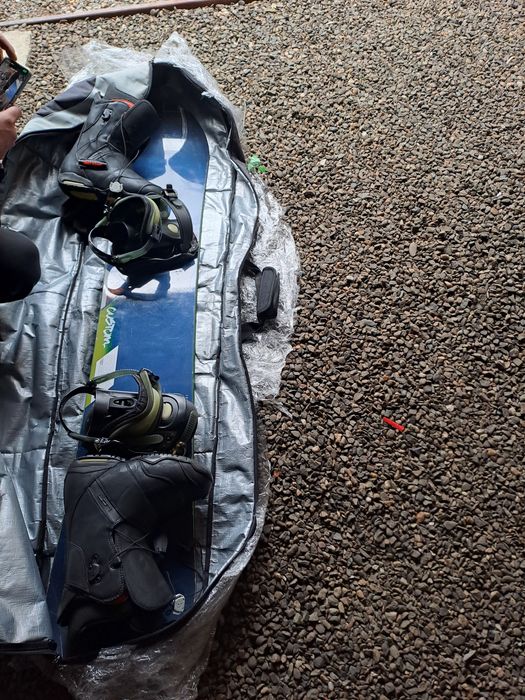 Vând placă snowbaord .