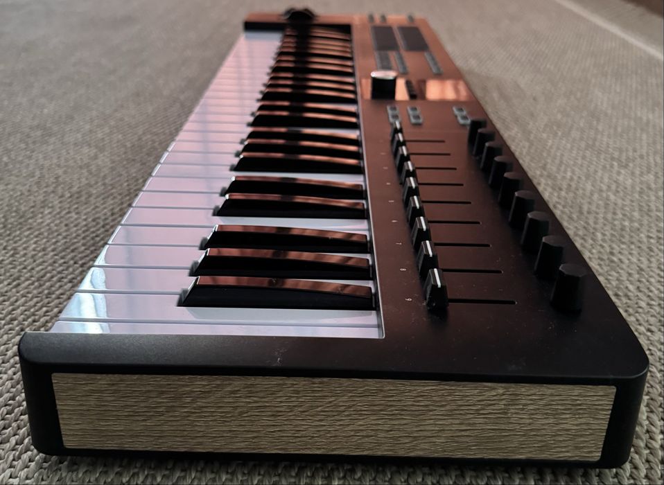 Arturia KeyLab Essential 49 MK3 Black Edition ca nou