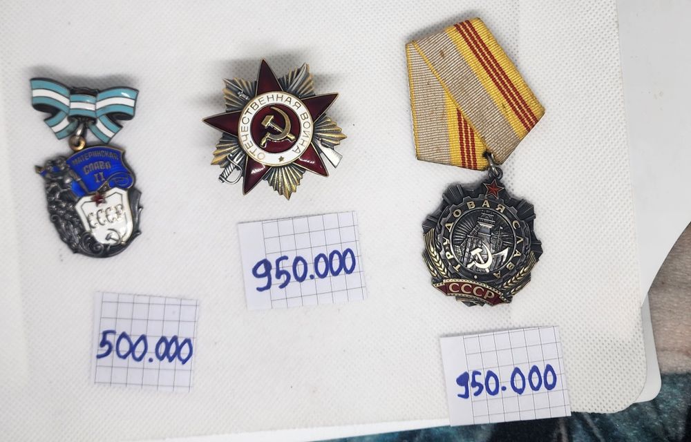 Помогу оценить Серебро эмаль новое состояние.