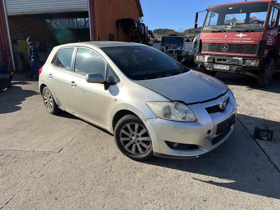 Toyota Auris 1.6 НА ЧАСТИ