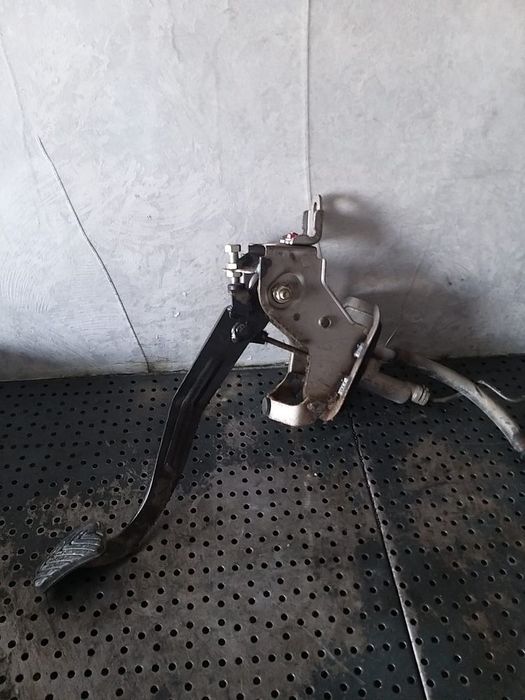 Pedala ambreiaj 1.4 b kia ceed 1 ed 328022h120