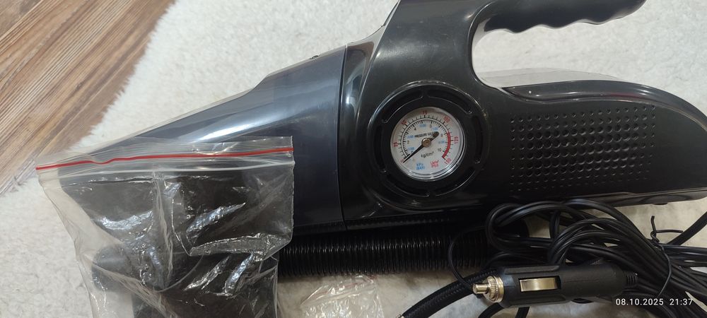 Автомобильный пылесос -компрессор.