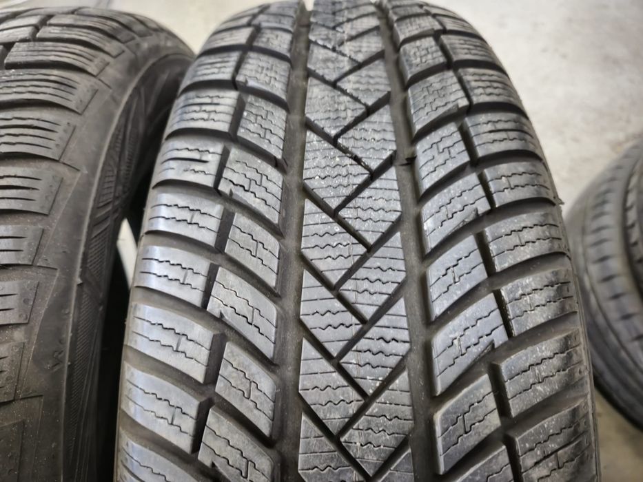 4 anvelope iarna Vredestein 215 65 17 ca și noi