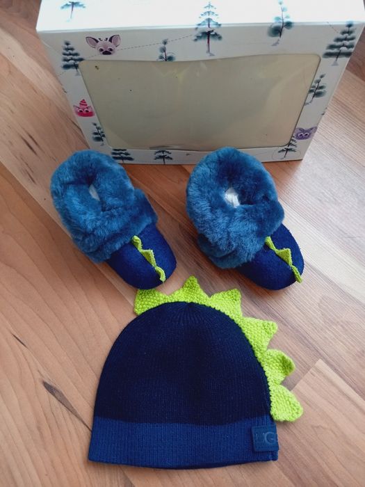 UGG /Emporio Armani 6-12-18м шапка и пантофки