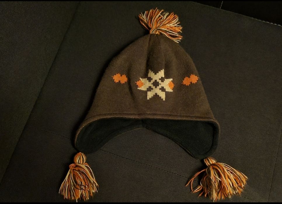 Caciula de iarna cu urechi si ciucuri Reusch