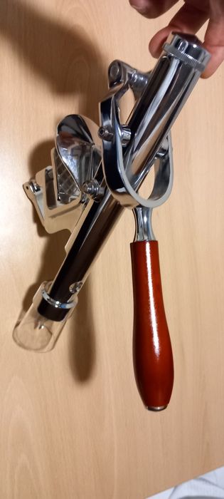 Стационарен професионален тирбушон