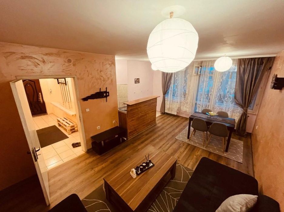 Дава се под наем Тристаен апартамент в София, Стрелбище - 110 кв.м за 600 € - Снимка #1