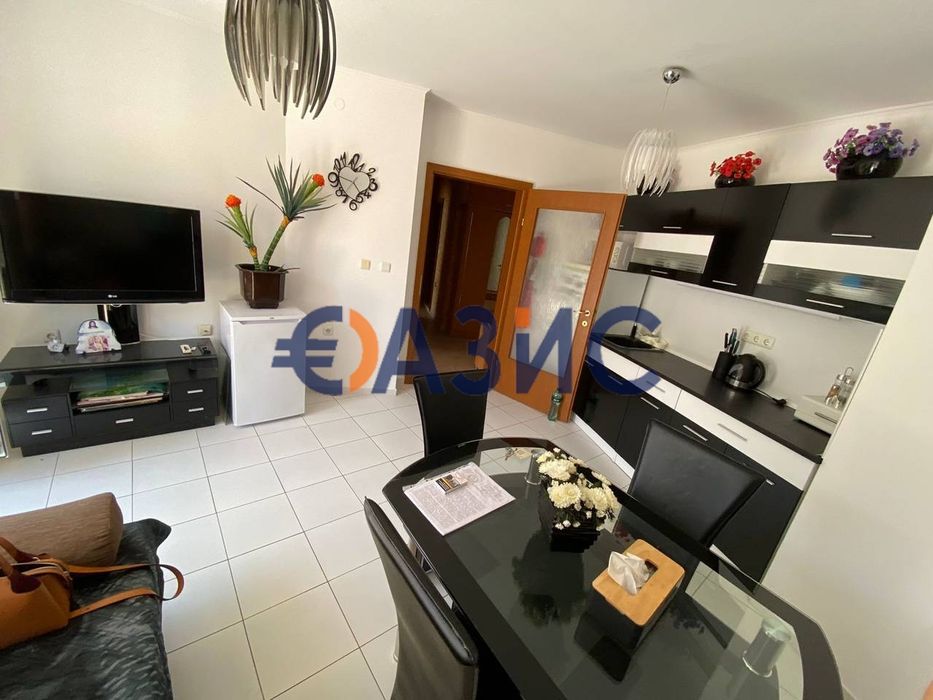 Тристаен апартамент с 2 спални с изглед към морето, в комплекс