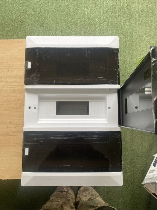 Бокс пластиковый, амперметр, изолятор