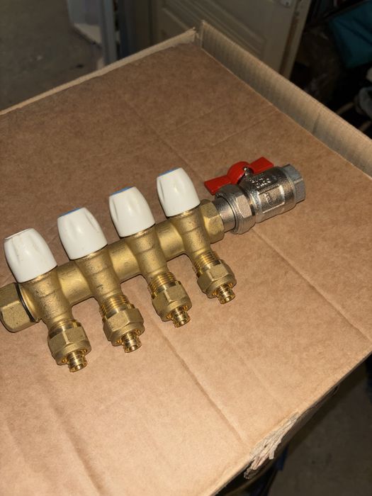 Distribuitor pentru Instalatii