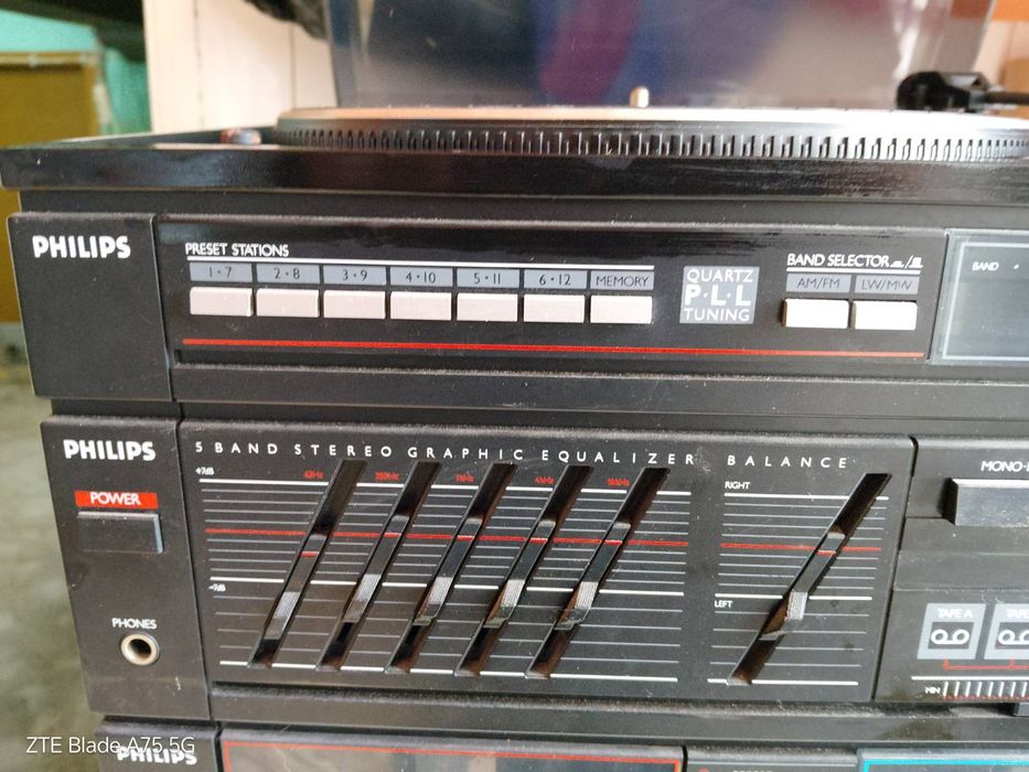 Запазен грамофон Филипс и плочи