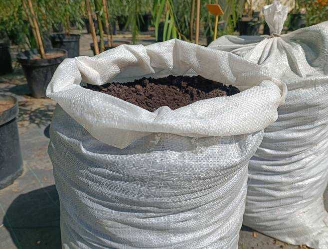 Чернозем ПОЧВА плодородна без добавени компоненти