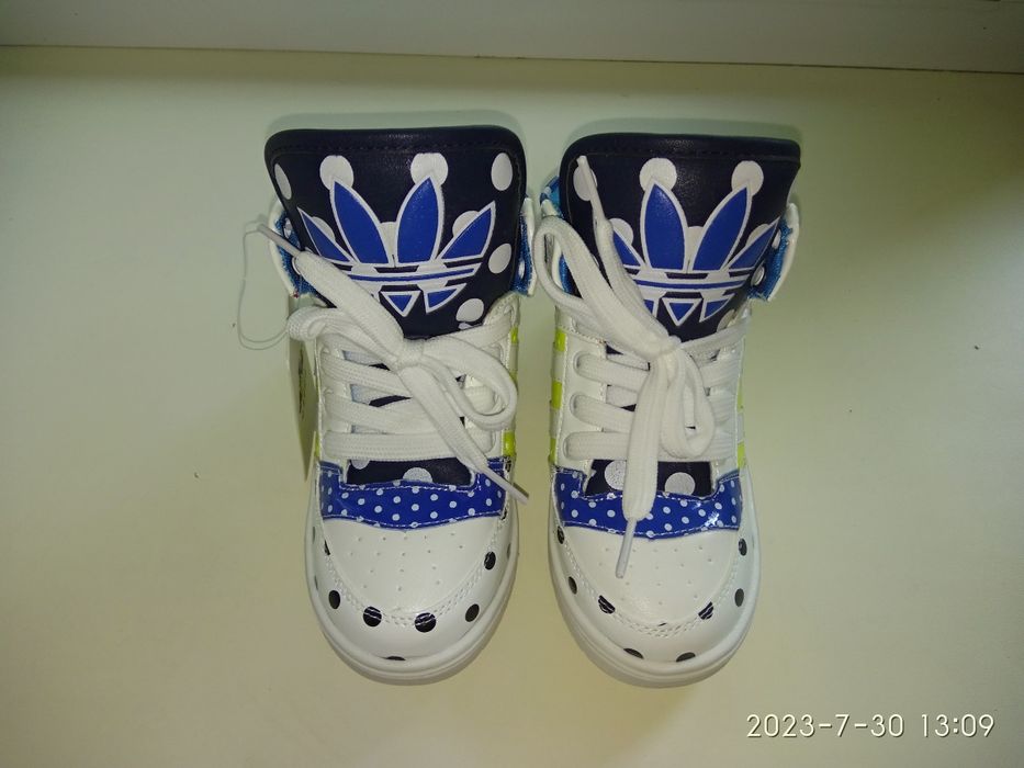 Кроссовки унисекс 28 размера