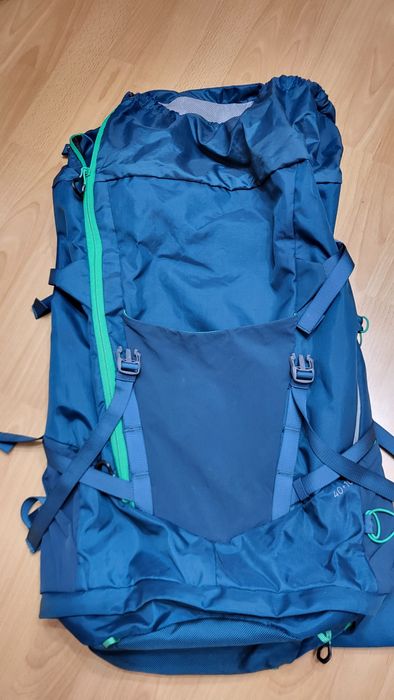 Rucsac drumeție Quechua MH900 40+10L – stare foarte bună
