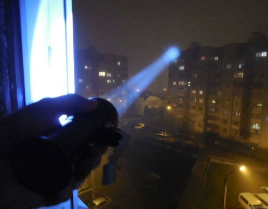 Мощный электрофонарь-прожектор