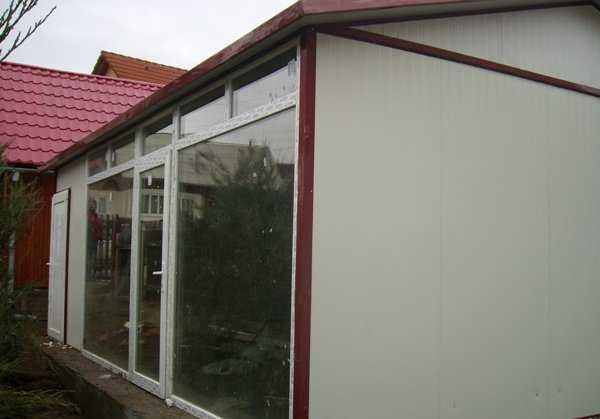 Casa Modulara, Garaje Auto si Containere stil birou din structura metalica si panou sandwich termoizolant