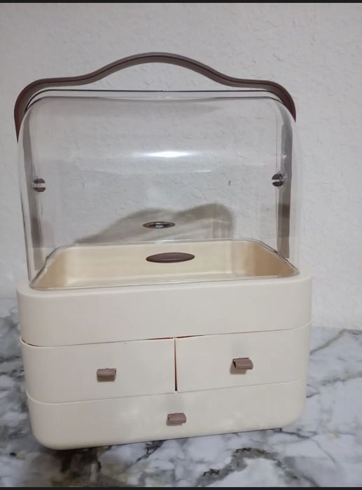 Kosmetika uchun organizer