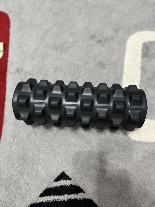 Валик массажный черный