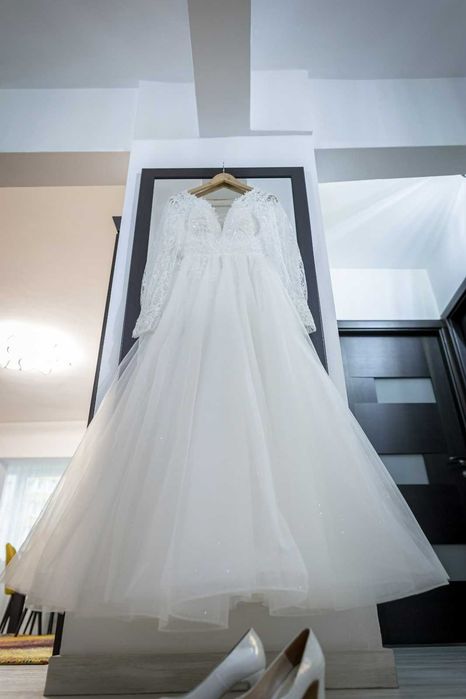 Vand rochie mireasa model unicat