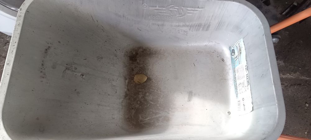 Продаю тачку строительную.