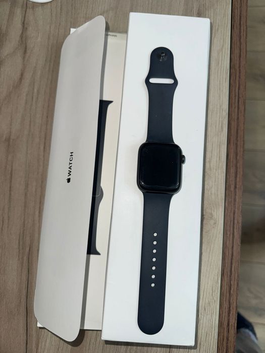 Смарт часы Apple Watch SE GPS,