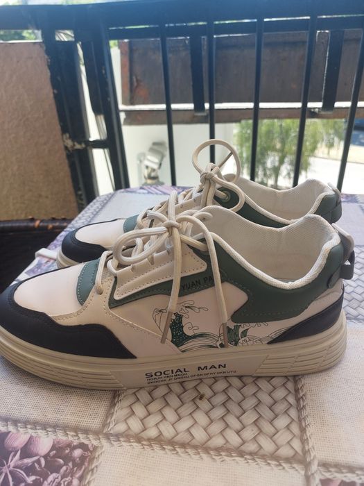 Спортни обувки 43 номер