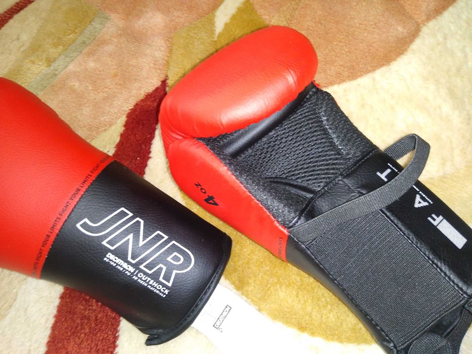 Vând mănuși box pentru copii