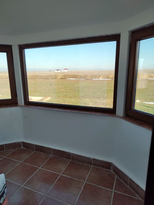 Casă spațioasă cu teren generos și deschidere pe două străzi