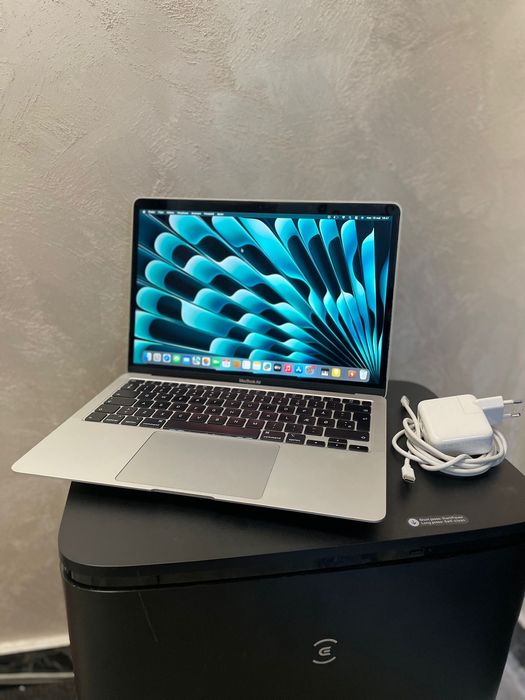 • Macbook Air 2020 • BATERIE 100% •