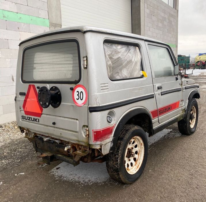 Suzuki Samurai necesita putina reparatie