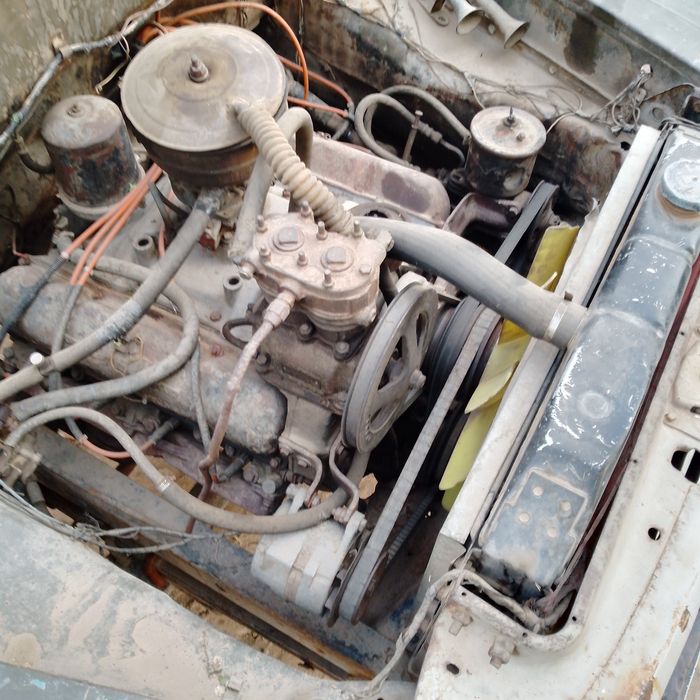 ЗИЛ сотилади минишга тайор балонлар янги матор килинган 7та 90талик